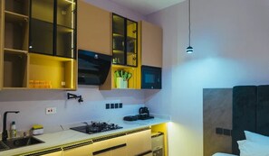 Private kitchen - Liam's Signature Apartment (Lagos)