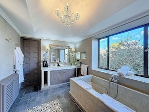 A modern bathroom with a freestanding bathtub, a large mirror, and a chandelier. - ZALUNA Marrakech Private Villa & Heated Pool (Sidi Bouzguia)