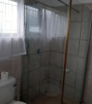 Bathroom - Room-avondrust Self Catering Studio Aand (aManzimtoti)