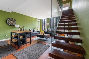 Interior - Sunny Loft Historic Center Balcony (Porto)
