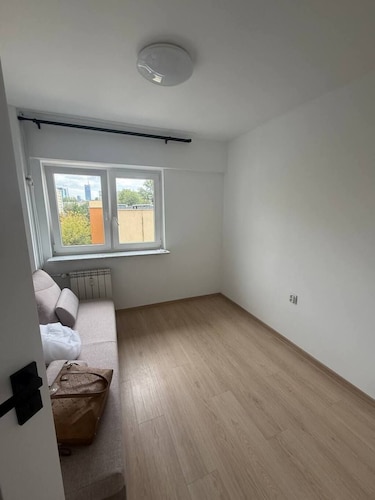 Lumina 2BR Apt w/ Balcony near Center
