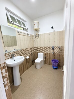Bathroom - Naddiva Homestay (Dharamshala)
