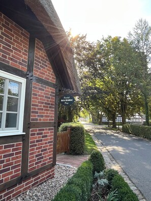 A brick building with a sign for 'Friedhof Bed & Breakfast.'