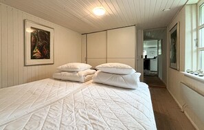 A bedroom with a bed, pillows, a framed picture, and a window. - 3 bedroom pet friendly home in Grenaa (Grenaa)