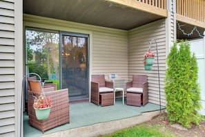 A covered porch with wicker furniture and potted plants. - 10 Mi to Gunstock Resort! Condo Near Lake Access (Laconia)
