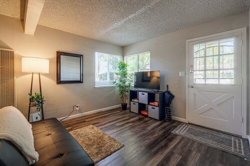 Central Folsom Condo: Walk to Parks & Dining