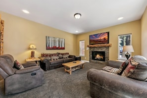 A living room with a fireplace, a sofa set, and a coffee table. - 2291 Sutter Trail 4 Bedroom Home (South Lake Tahoe)