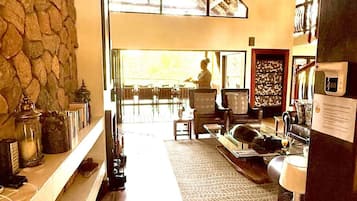 Pintu masuk interior