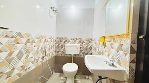 A bathroom with a toilet, sink, and shower. - Collection O Jantar Mantar Ujjain (Ujjain)