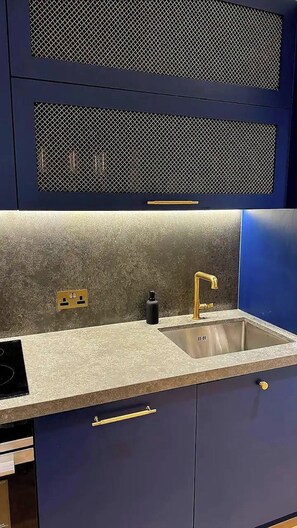 A kitchen with a sink, faucet, and countertop. - Vibrant 1BR Flat w/ great views -Excel, O2, Canary (London)