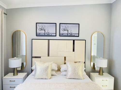 Cozy Chic 1- Bed with Sunset Views- Table Mountain Complex & Parking