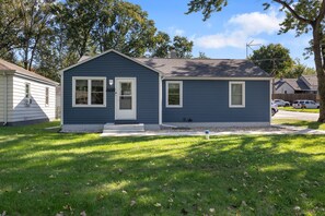 A small, single-story house with a front porch and a garage. - 3BR/1BA Updated South Bend Retreat Close to ND (South Bend)