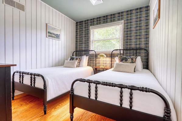 O'Gara Suite – twin bedroom - Gettysburg 2-Bedroom Suite for 4 - Kitchenette, Hot Tub & Sauna (Gettysburg)