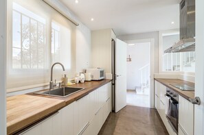 A modern kitchen with a wooden countertop, stainless steel sink, and a microwave. - LVB92 - Beautiful 4-Bed Townhouse in Guadalvilla (San Pedro)