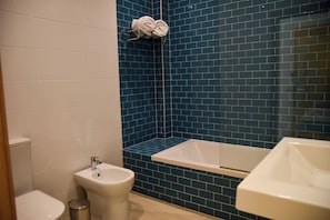Bathroom - PI Silveira Farm •Nature & Tranquility (double room) (Loulé)
