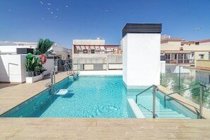 A rooftop swimming pool with a clear view of the sky and surrounding buildings. - LE2E- Modern new-build flat near the beach (Estepona)
