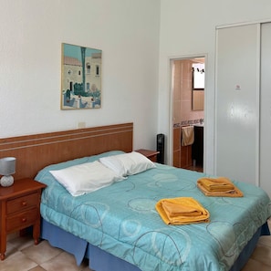 Room - Castle Harbour 1 bed duplex C119 with Sea View, Shared Pool and Wi-Fi (Los Cristianos)