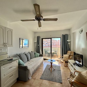 Living area - Castle Harbour 1 bed duplex C119 with Sea View, Shared Pool and Wi-Fi (Los Cristianos)