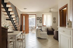 Interior - Apartment 'Talla' with Shared Pool, Wi-Fi and Air Conditioning (Desenzano del Garda)