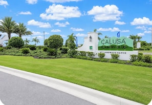 A sign for Calusa Country Club at Lakewood Ranch. -  Gorgeous views !!! 3-bedroom condo in a golf community in lakewood Ranch. (Bradenton)