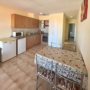 Dining - Vacation Apartment 'Castle Harbor C118' with Sea View and Wi-Fi (Los Cristianos)