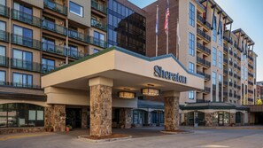 A Sheraton hotel with a stone facade, multiple balconies, and a clear sky. - Ski-In/Ski-Out Sheraton 3BR Villa - Nov 13-20 Deal (Steamboat Springs)