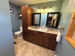 Bathroom - The Woodland Lodge, Sleeps 15, Rustic Luxury (Frankfort)