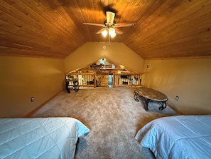 Room - The Woodland Lodge, Sleeps 15, Rustic Luxury (Frankfort)