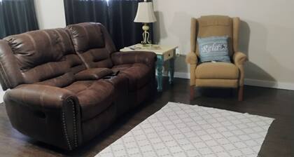 Spacious studio apartment centrally located in Perry