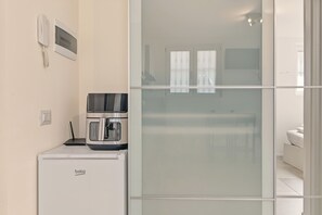 Interior - Apartment 'Smart Hub M3 Metro 10 Min.Duomo' with shared garden, Wi-Fi and air conditioning (Milano)