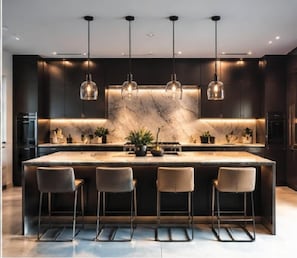 Private kitchen - Exceptional Homes for  Exceptional Lives (Phoenix)