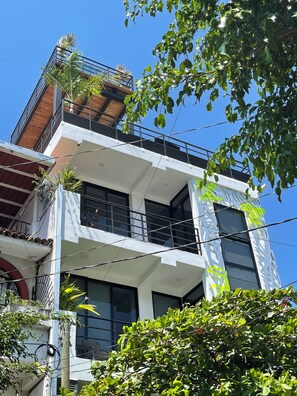 Exterior - Unparalleled, 3-Bedroom Luxury. Terraces, Dipping Pool. In the Zona. (Puerto Vallarta)