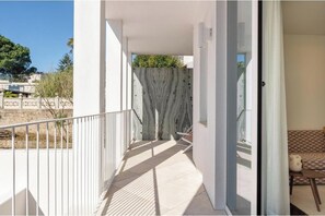 Terrace/patio - Vila Catarina Luxury Apartments: Standard Apartment with Balcony and Pool View (Porto)
