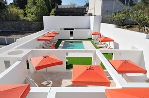 Outdoor dining - Vila Catarina Luxury Apartments: Standard Apartment with Balcony and Pool View (Porto)