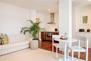 Living area - Vila Catarina Luxury Apartments: Superior Apartment with Private Terrace (Porto)