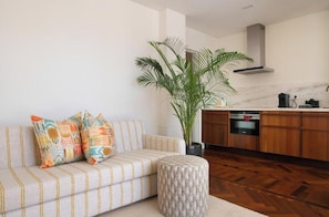 Living area - Vila Catarina Luxury Apartments: Superior Apartment with Balcony and Pool View (Porto)