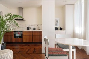 Dining - Vila Catarina Luxury Apartments: Superior Apartment with Balcony and Pool View (Porto)