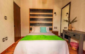 A hotel room with a bed, a nightstand, a dresser, and a mirror. - Full House in Downtown (Terrace + Parking) (Oaxaca de Juárez)