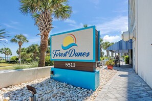 A hotel sign with the name 'Forest Dunes' and the number '5511' on a clear day. - Forest Dunes 1702 Penthouse · 3BR Ocean View (Myrtle Beach)
