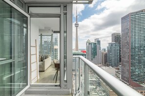 Property grounds - CN Tower Views, Gym, Hot Tub, Prime Location (Toronto)