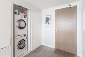 Interior - City View Condo, Walk to Eaton Centre, Sleeps 6! | Parking Available (Toronto)