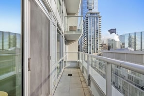 Property grounds - Stylish TO Condo CN Tower View Walk Score 99 | Parking Available (Toronto)