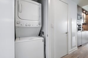 Interior - Luxury Yorkville 1BR Suite with Private Balcony | Parking Available (Toronto)