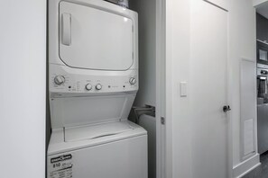 Interior - Chic Yorkville 1BR Elite Living (Toronto)