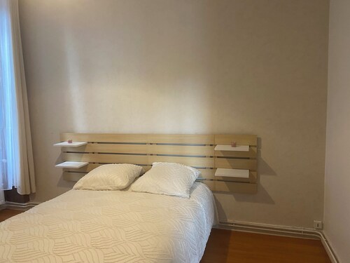 Quiet apartment 2 minutes from downtown, across from the Nivernais Canal—beautiful setting