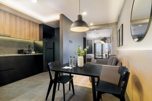 A modern kitchen with a dining area, a large window, and a view of the city. - w* | Enchanting Loft w/ Balcony in Tabacalera (Ciudad de México)