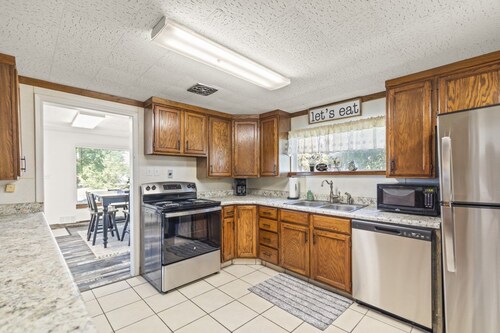 Cozy Salina Home w Patio, Yard & Full Kitchen!