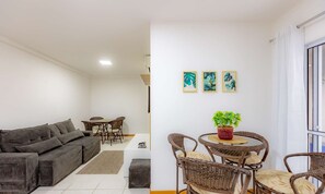 Dining - Apto em Balneário Piçarras a poucos passos do mar (Balneário Piçarras)