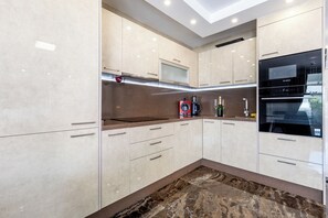 A modern kitchen with a built-in oven, microwave, and a coffee machine. - Amaizing 2 bedrooms bungalow,Las Flores, Costa Adeje (Costa Adeje)