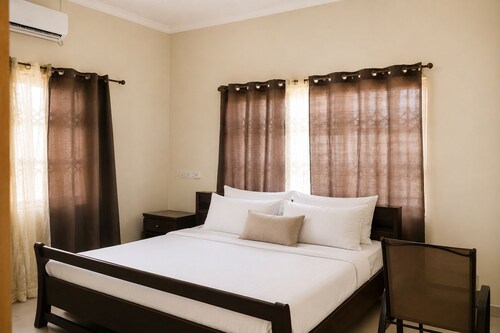 Gated Cozy 1BR 1BT Wi-Fi Laundry Kitchen Tv n More